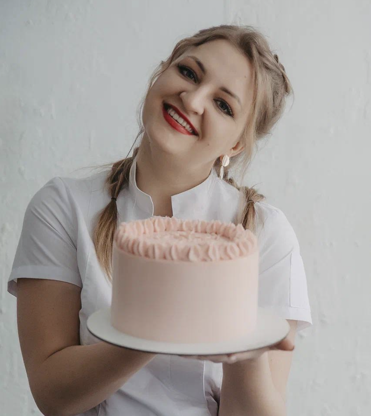 Кондитер Елена за работой